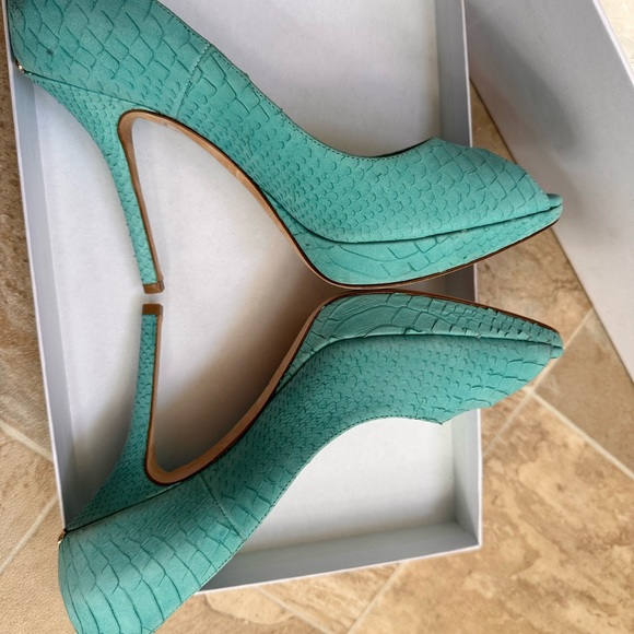 Christian Dior Miss Dior Peep Toe Platform Pump, Python Nabuck,39, Aquamarine - Picture 9 of 10